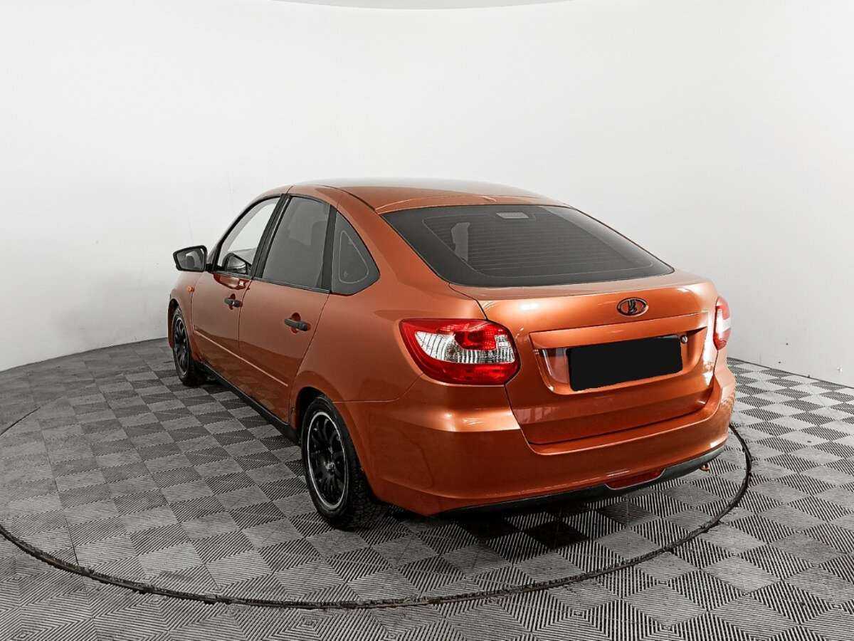 Lada (ВАЗ) Granta с пробегом — 2015 год. Фото: #6