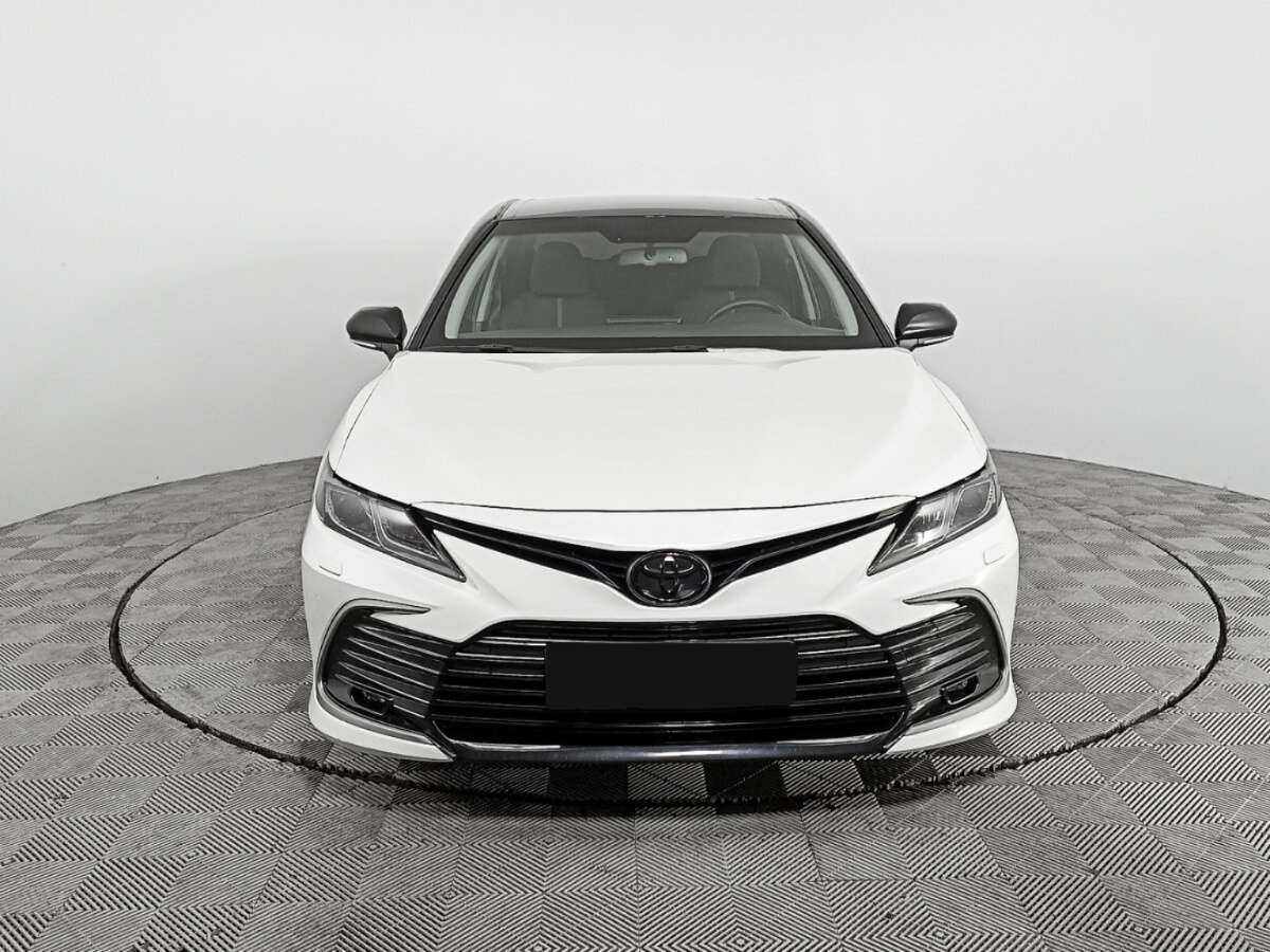 Toyota Camry с пробегом — 2021 год. Фото: #1