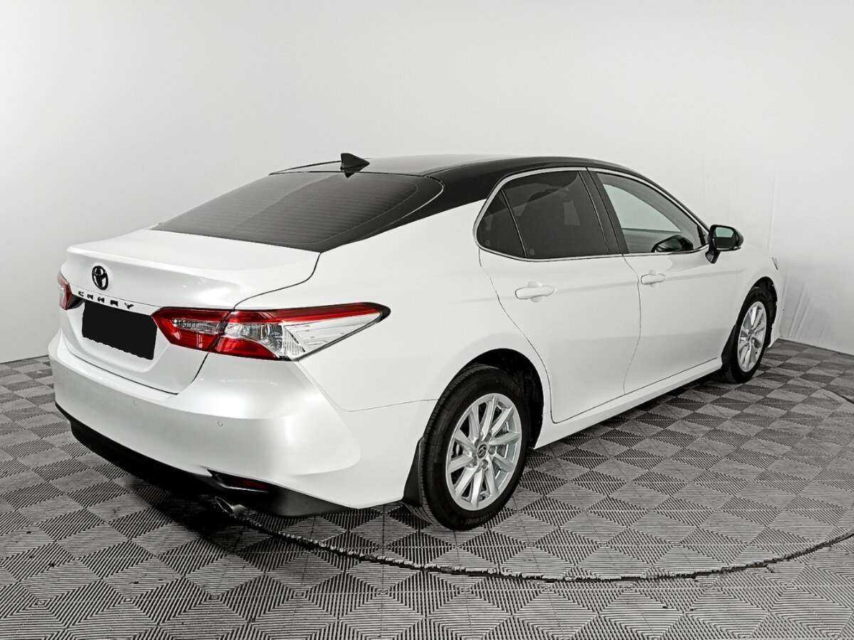 Toyota Camry с пробегом — 2021 год. Фото: #3