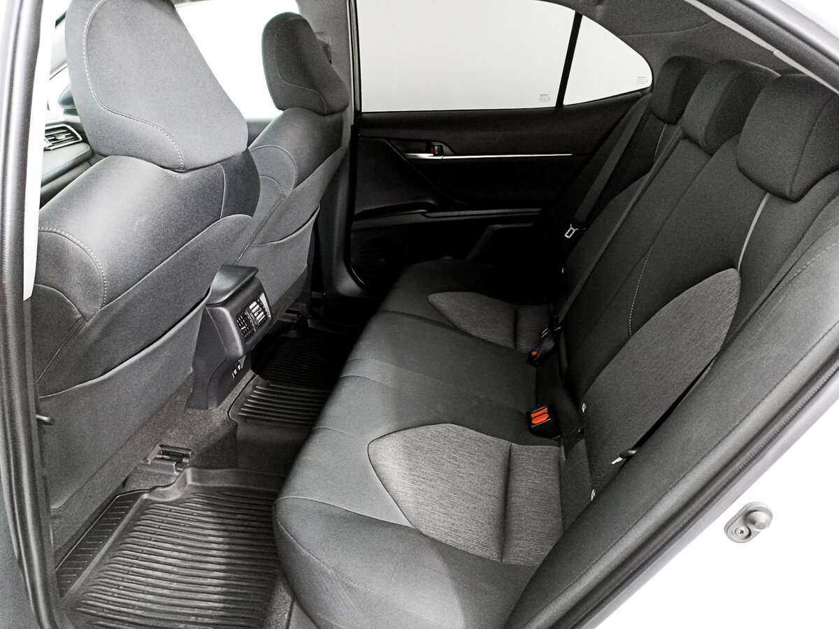 Toyota Camry с пробегом — 2021 год. Фото: #8