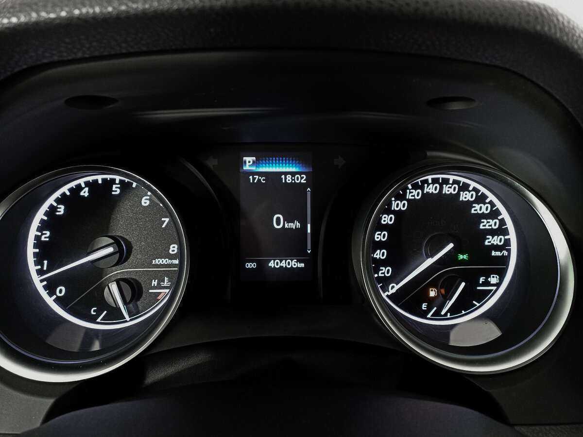 Toyota Camry с пробегом — 2021 год. Фото: #9