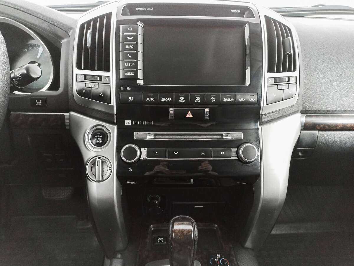 Toyota Land Cruiser с пробегом — 2013 год. Фото: #10