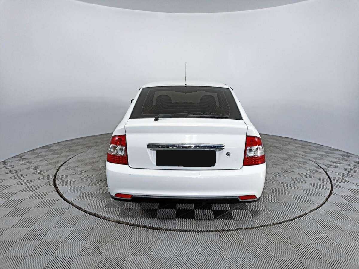 Lada (ВАЗ) Priora с пробегом — 2014 год. Фото: #5