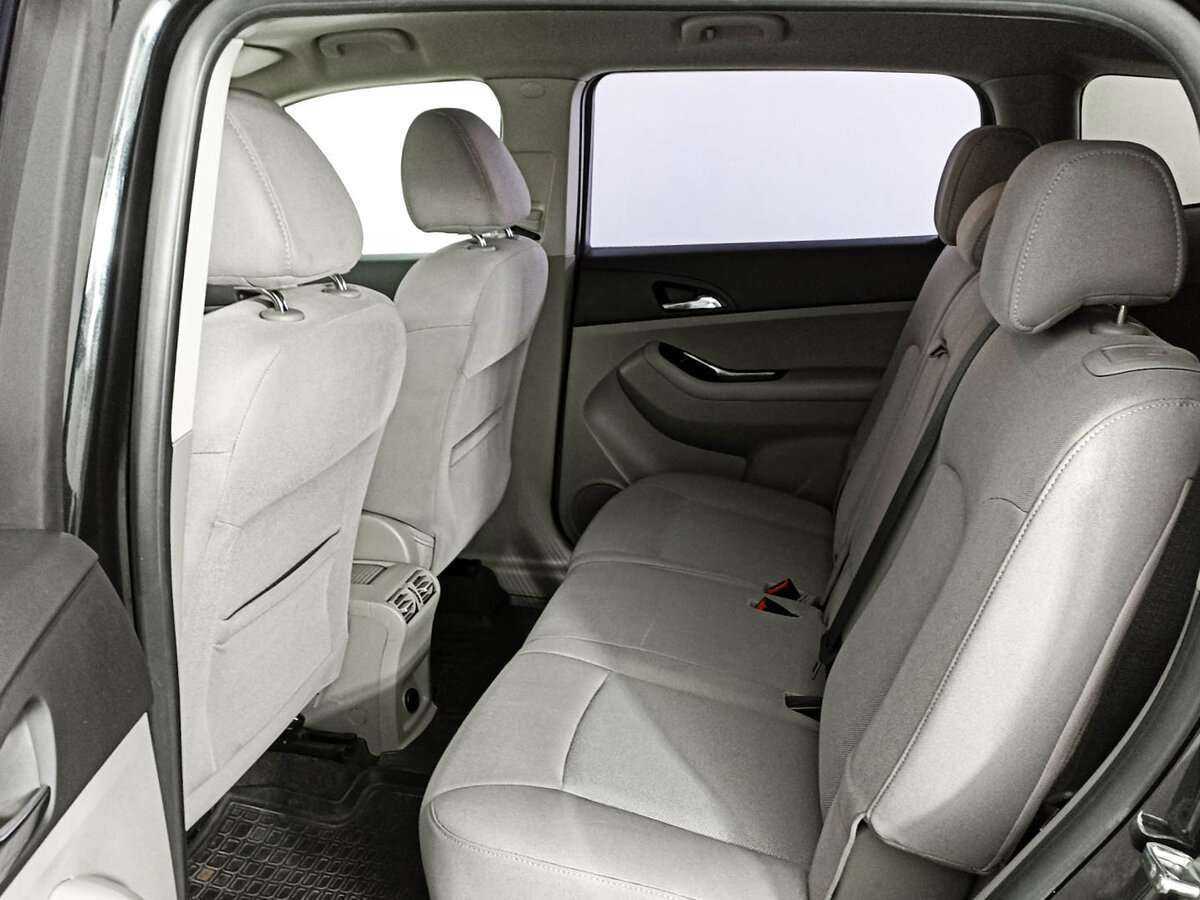 Chevrolet Orlando с пробегом — 2012 год. Фото: #11