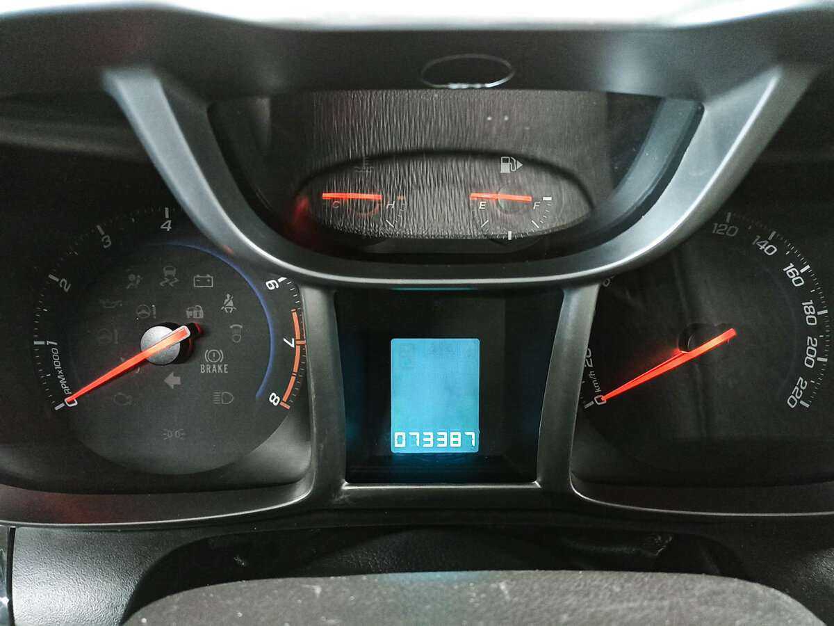 Chevrolet Orlando с пробегом — 2012 год. Фото: #12