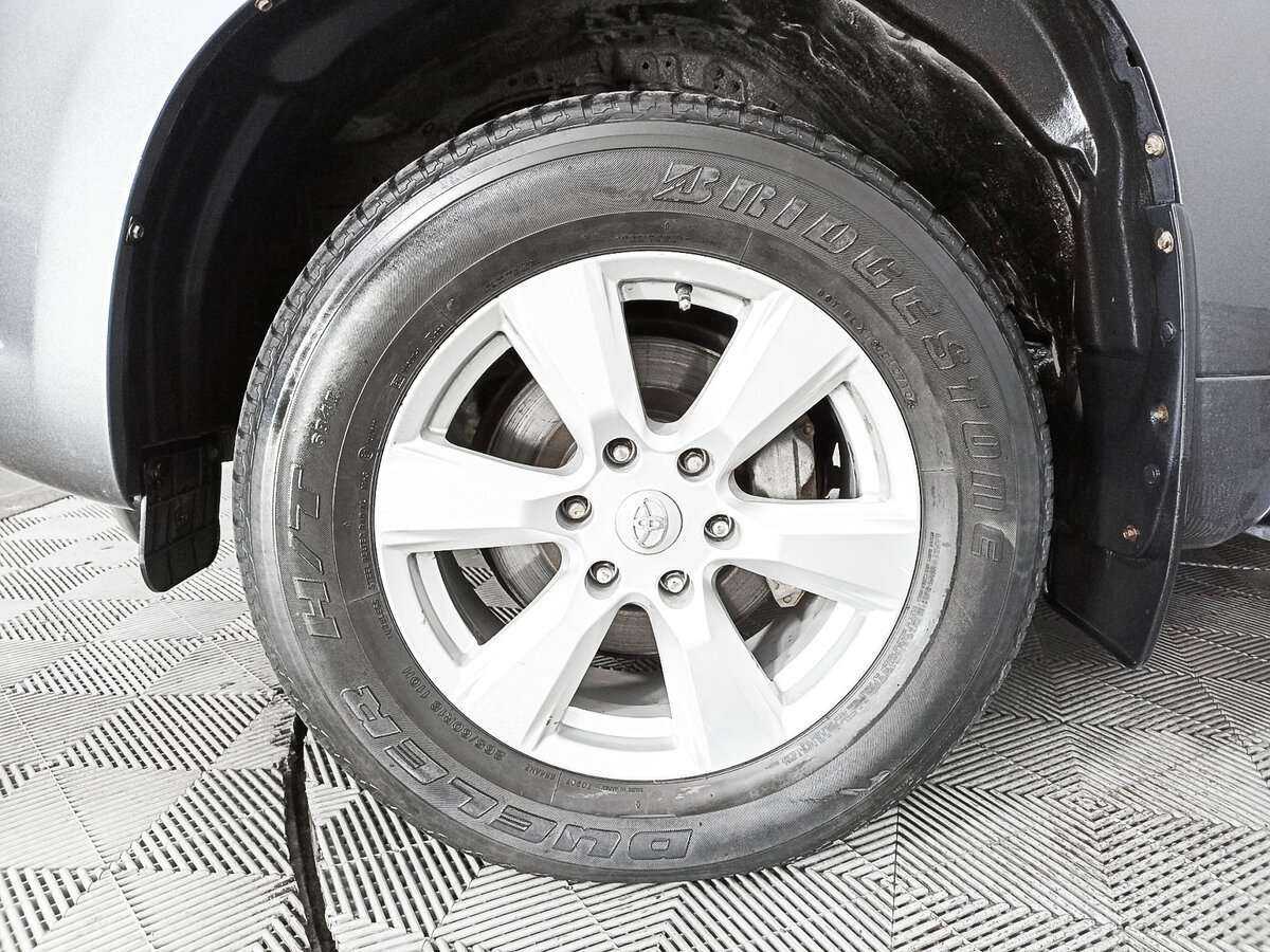 Toyota Land Cruiser Prado с пробегом — 2012 год. Фото: #12