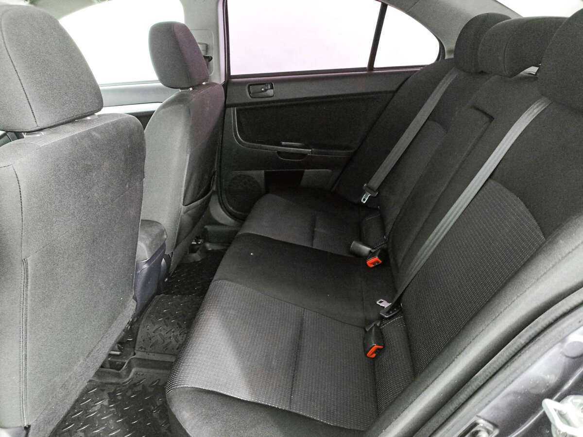 Mitsubishi Lancer с пробегом — 2011 год. Фото: #9