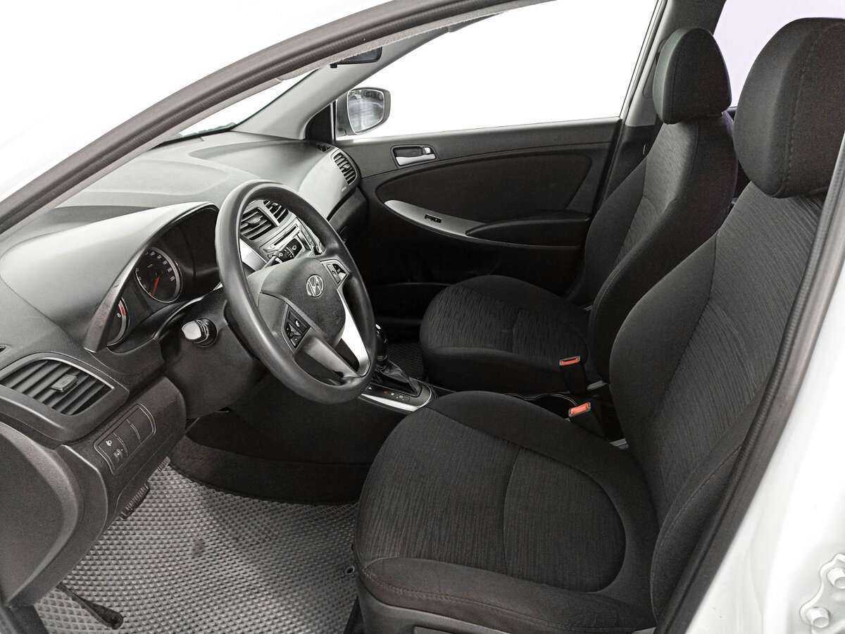 Hyundai Solaris с пробегом — 2015 год. Фото: #13