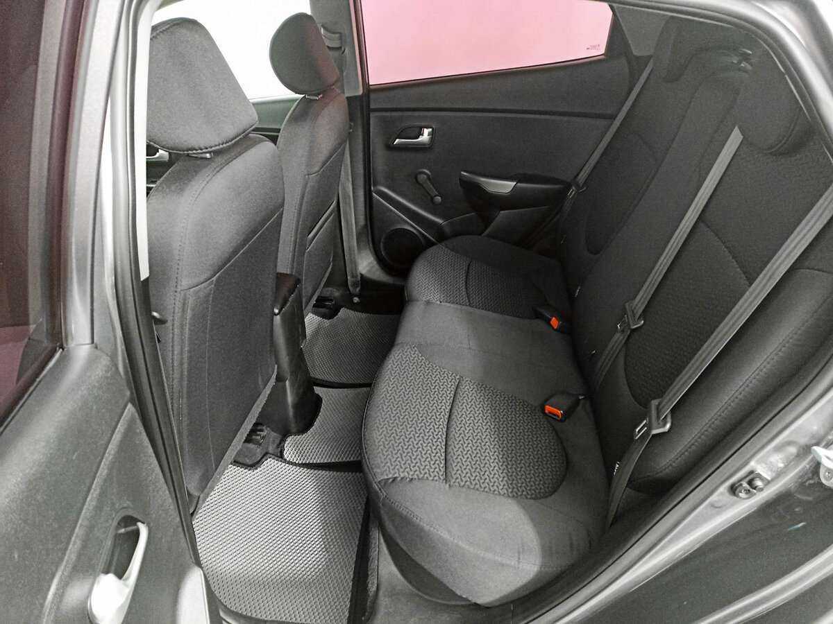 Kia Rio с пробегом — 2015 год. Фото: #9