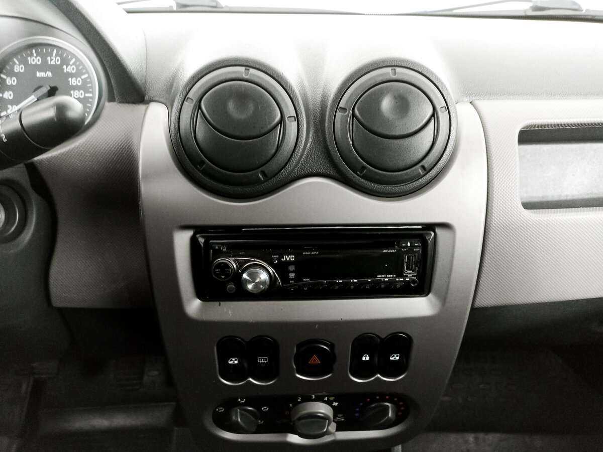 Renault Logan с пробегом — 2011 год. Фото: #12