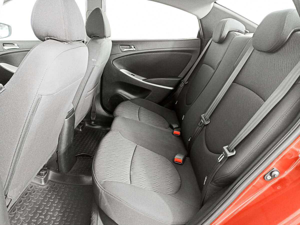 Hyundai Solaris с пробегом — 2012 год. Фото: #7