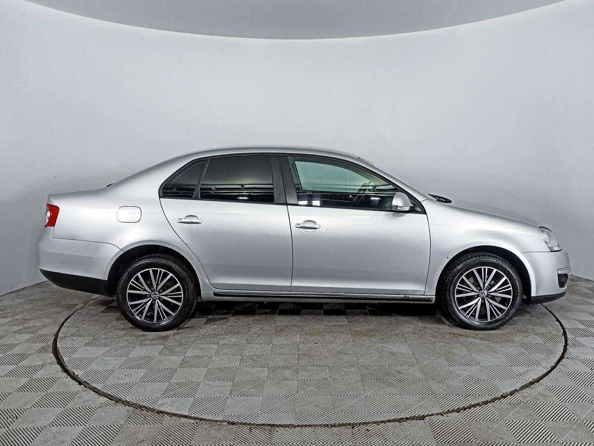 Volkswagen Jetta с пробегом — 2009 год. Фото: #3
