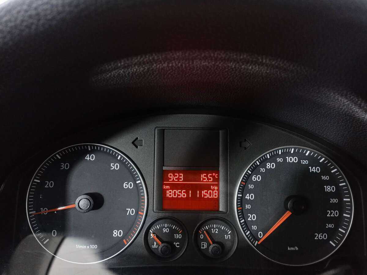 Volkswagen Jetta с пробегом — 2009 год. Фото: #12