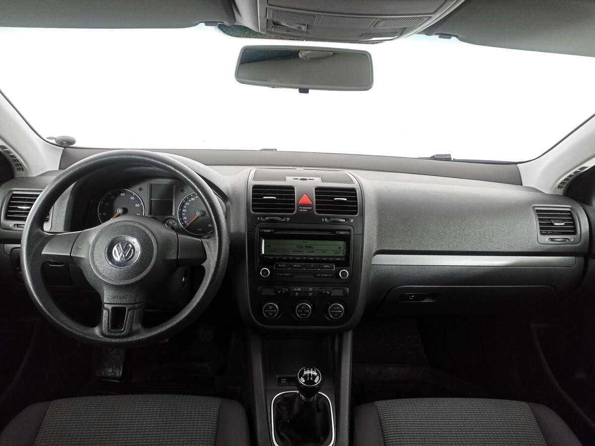 Volkswagen Jetta с пробегом — 2009 год. Фото: #13