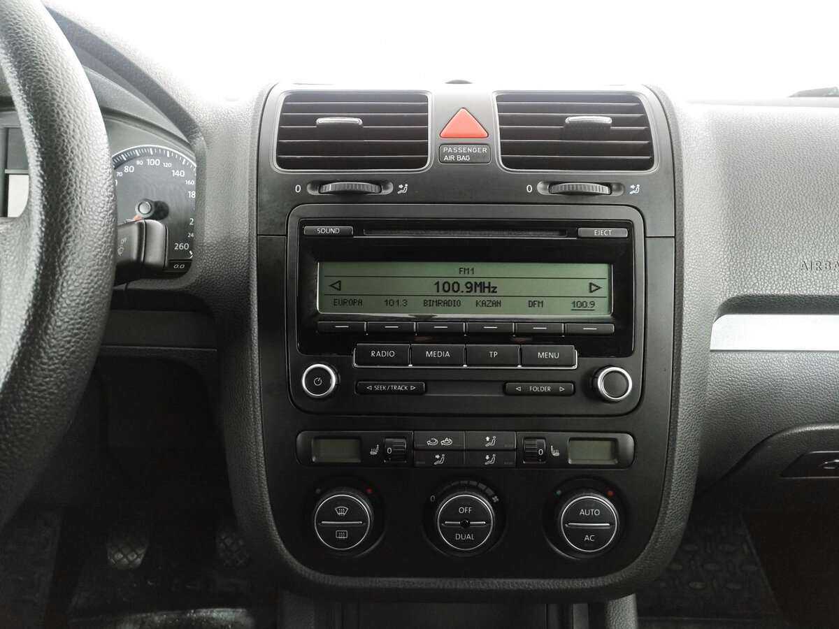 Volkswagen Jetta с пробегом — 2009 год. Фото: #14