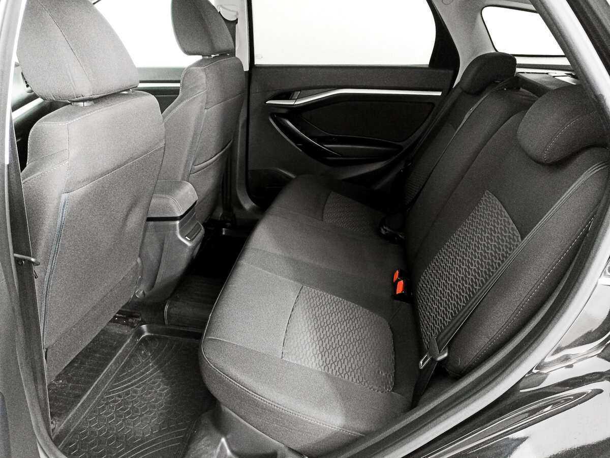 Lada (ВАЗ) Vesta с пробегом — 2019 год. Фото: #9