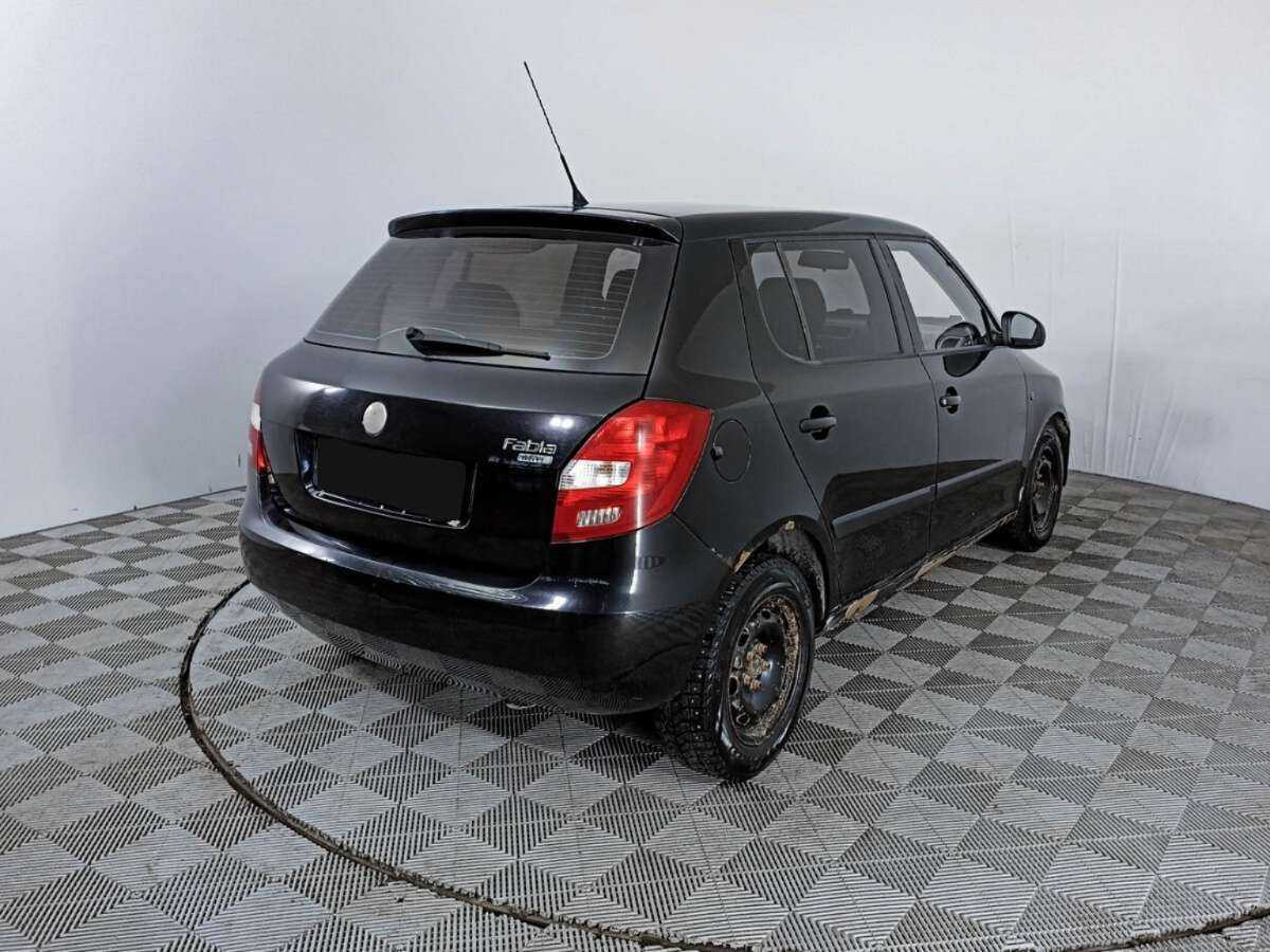 Skoda Fabia с пробегом — 2008 год. Фото: #3