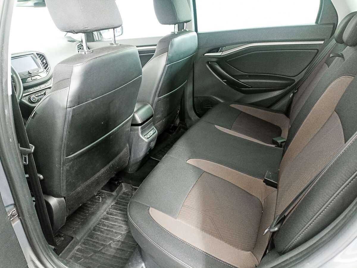 Lada (ВАЗ) Vesta с пробегом — 2017 год. Фото: #9