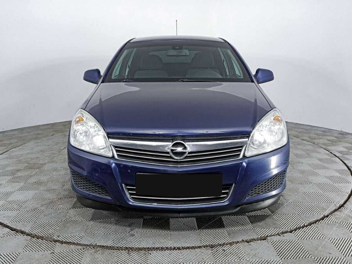 Opel Astra с пробегом — 2011 год. Фото: #1
