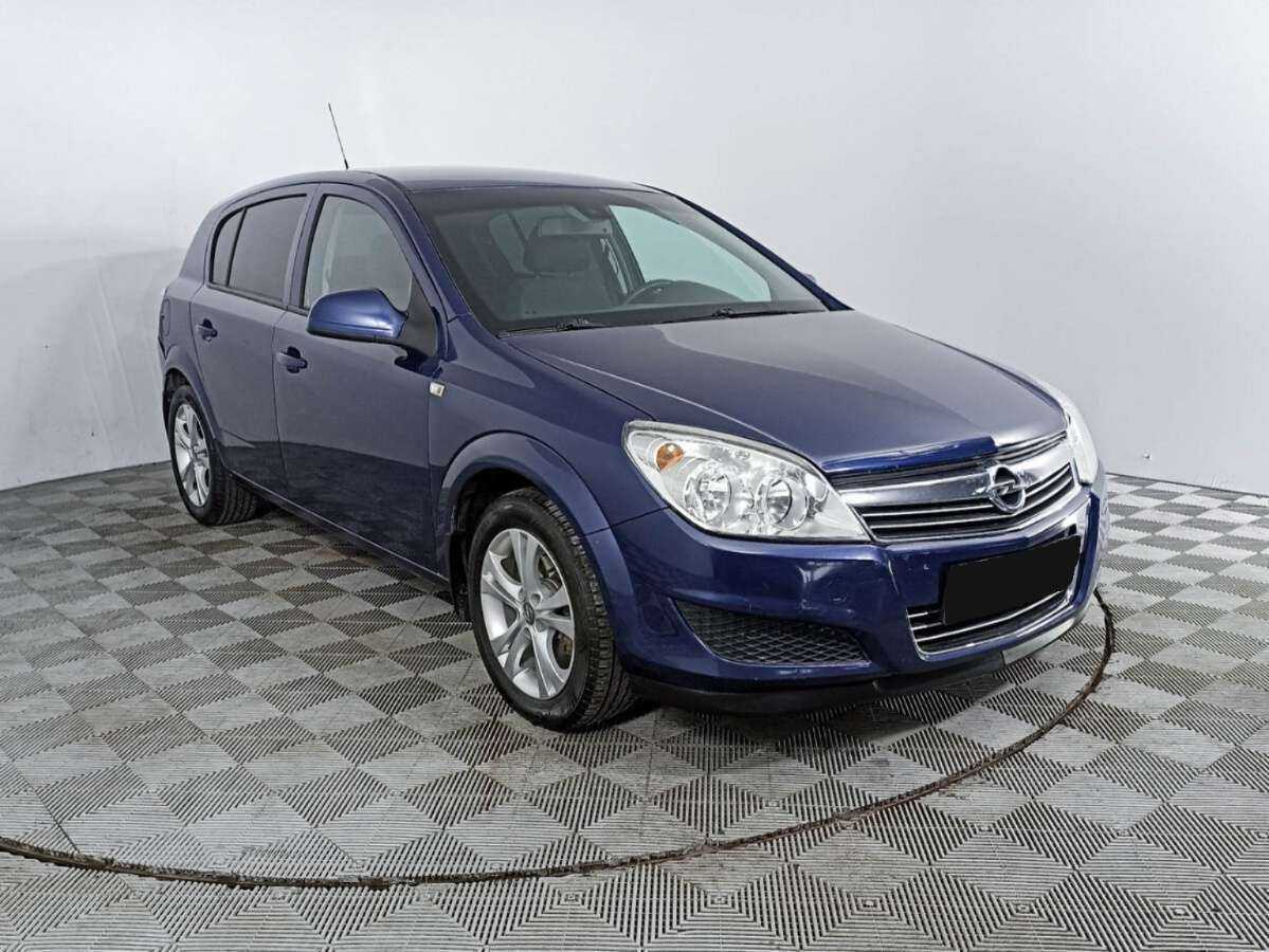 Opel Astra с пробегом — 2011 год. Фото: #2