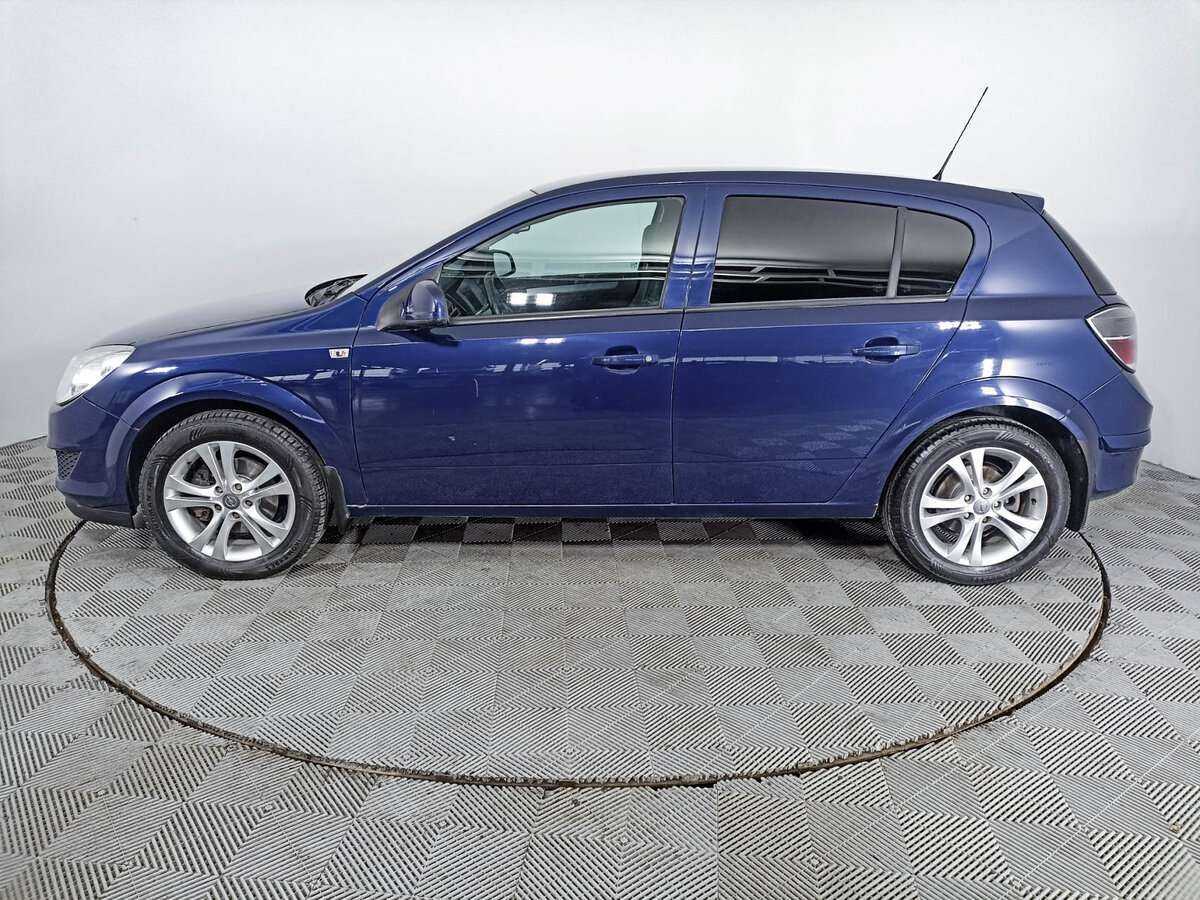 Opel Astra с пробегом — 2011 год. Фото: #7