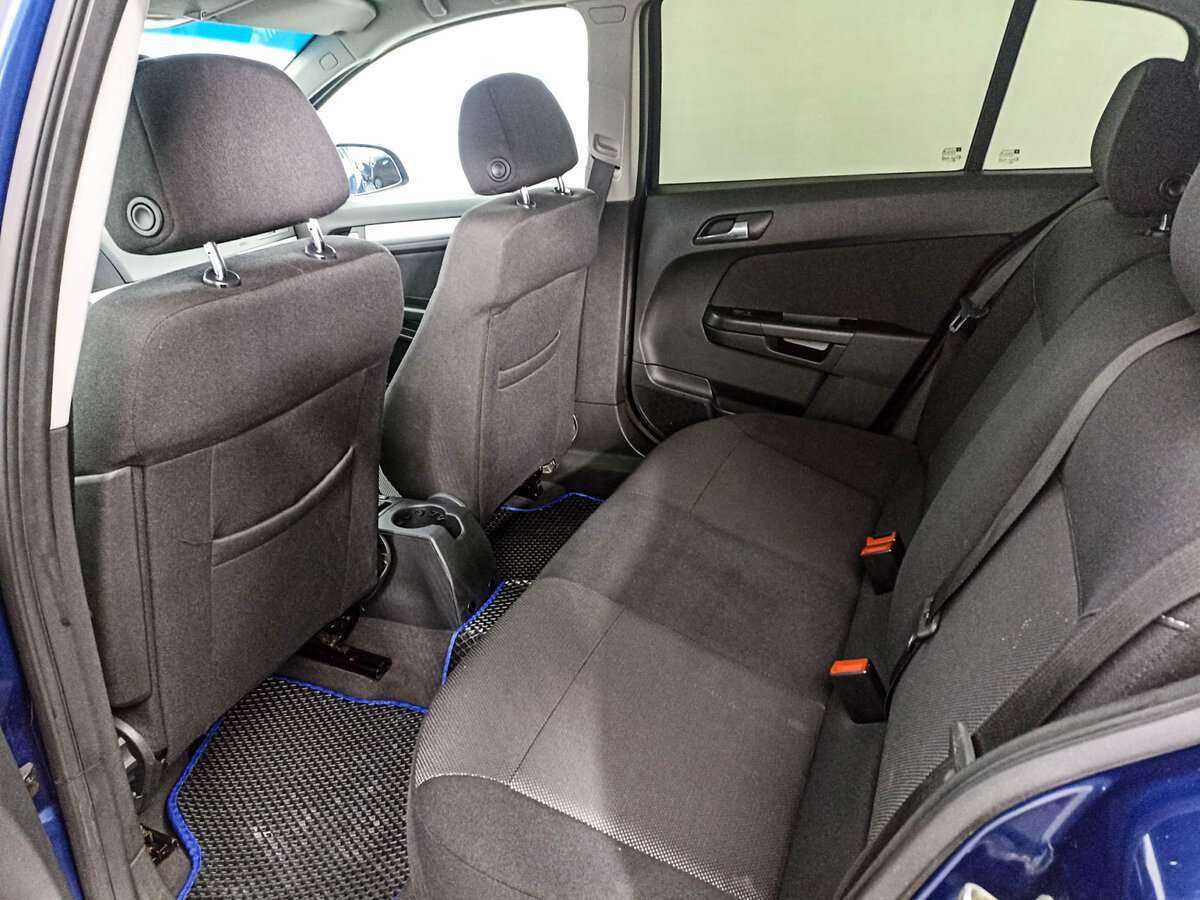 Opel Astra с пробегом — 2011 год. Фото: #9