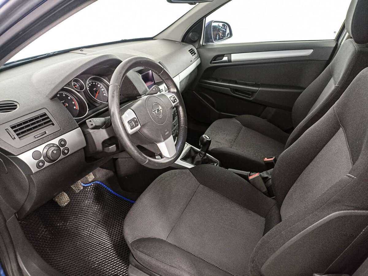 Opel Astra с пробегом — 2011 год. Фото: #13