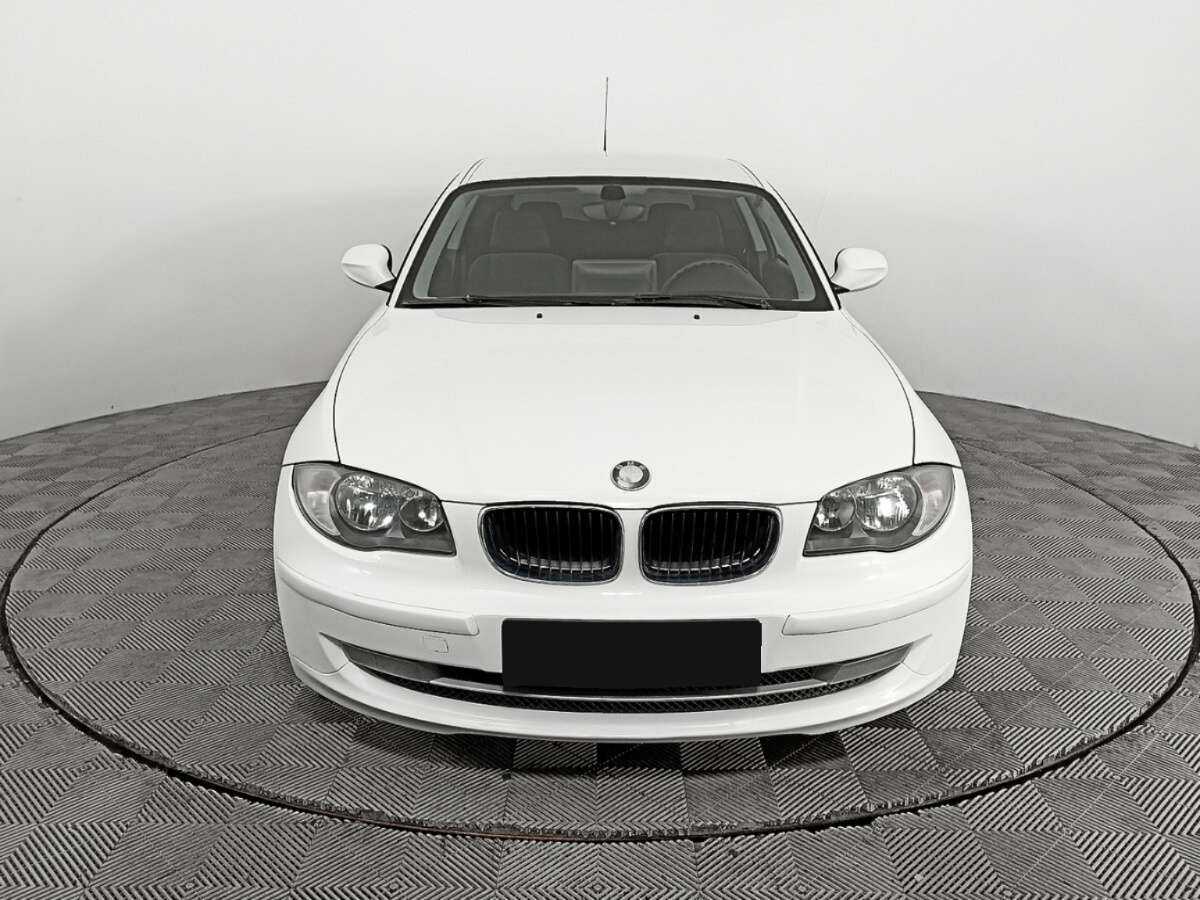 BMW 1 серии с пробегом — 2010 год. Фото: #1