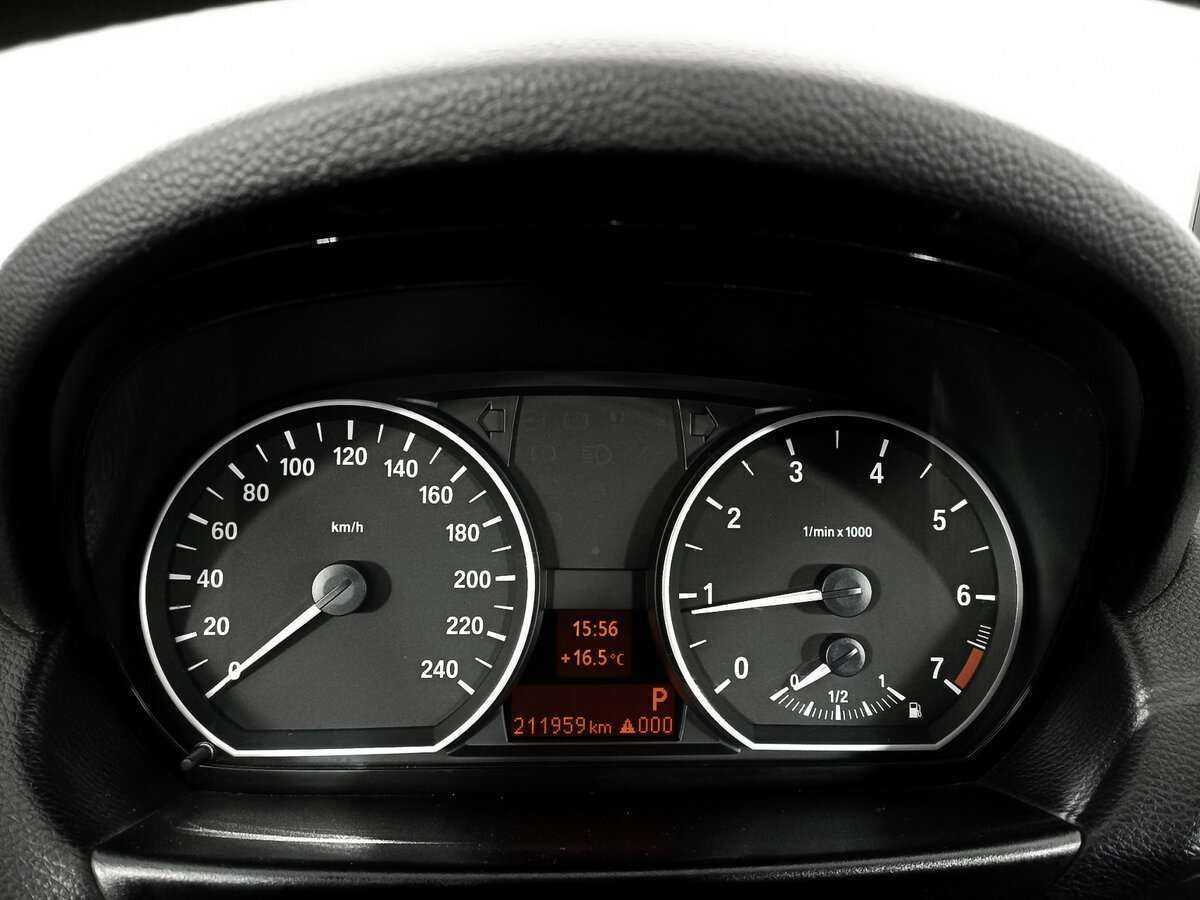 BMW 1 серии с пробегом — 2010 год. Фото: #8