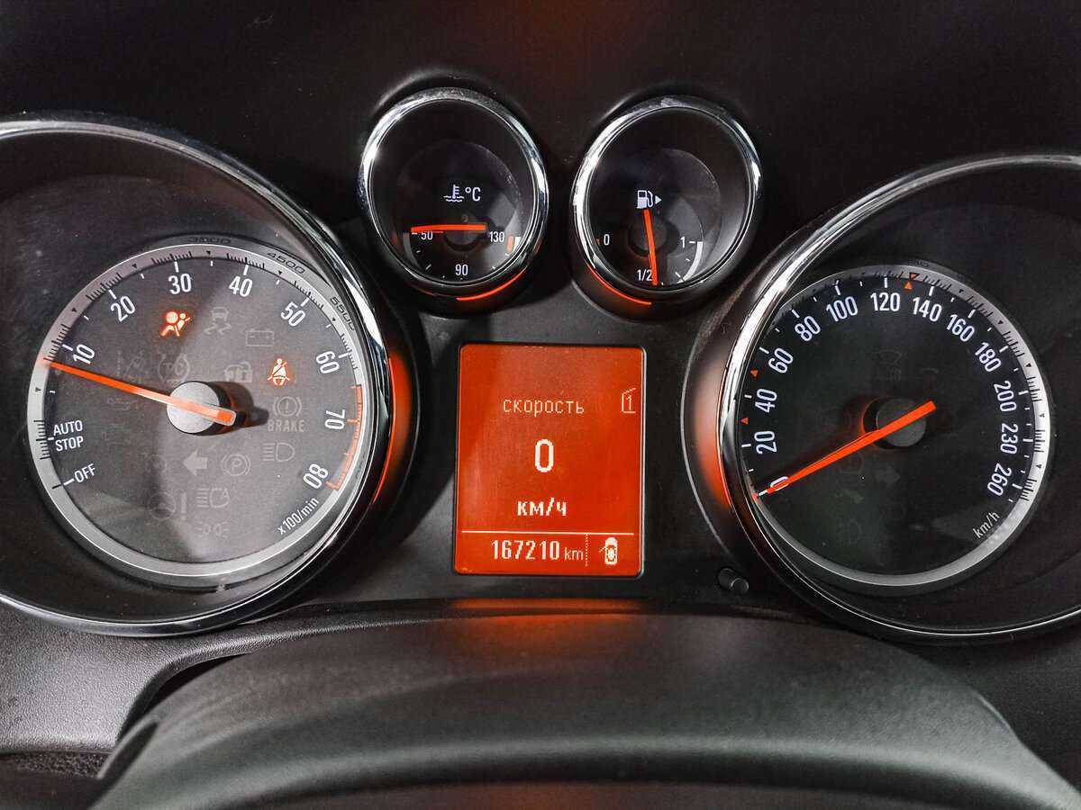 Opel Astra с пробегом — 2011 год. Фото: #10