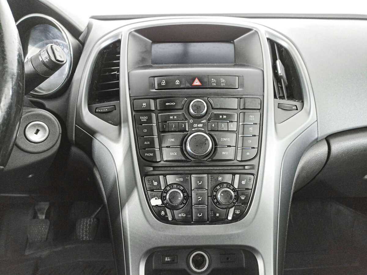 Opel Astra с пробегом — 2011 год. Фото: #12