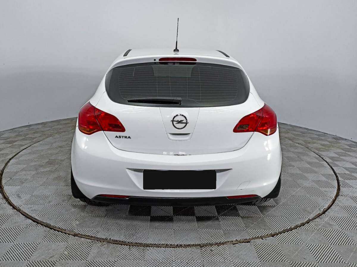 Opel Astra с пробегом — 2011 год. Фото: #5