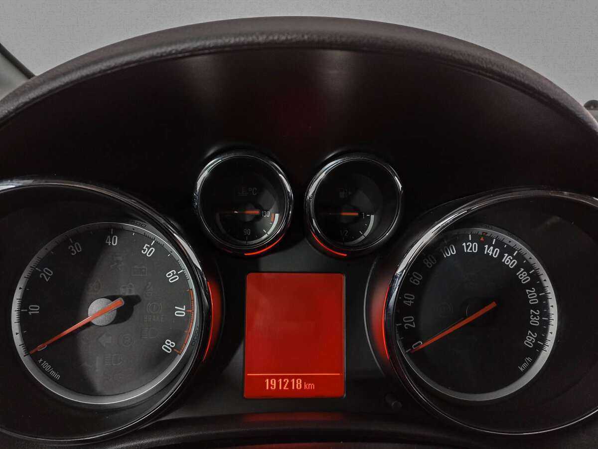 Opel Astra с пробегом — 2011 год. Фото: #12