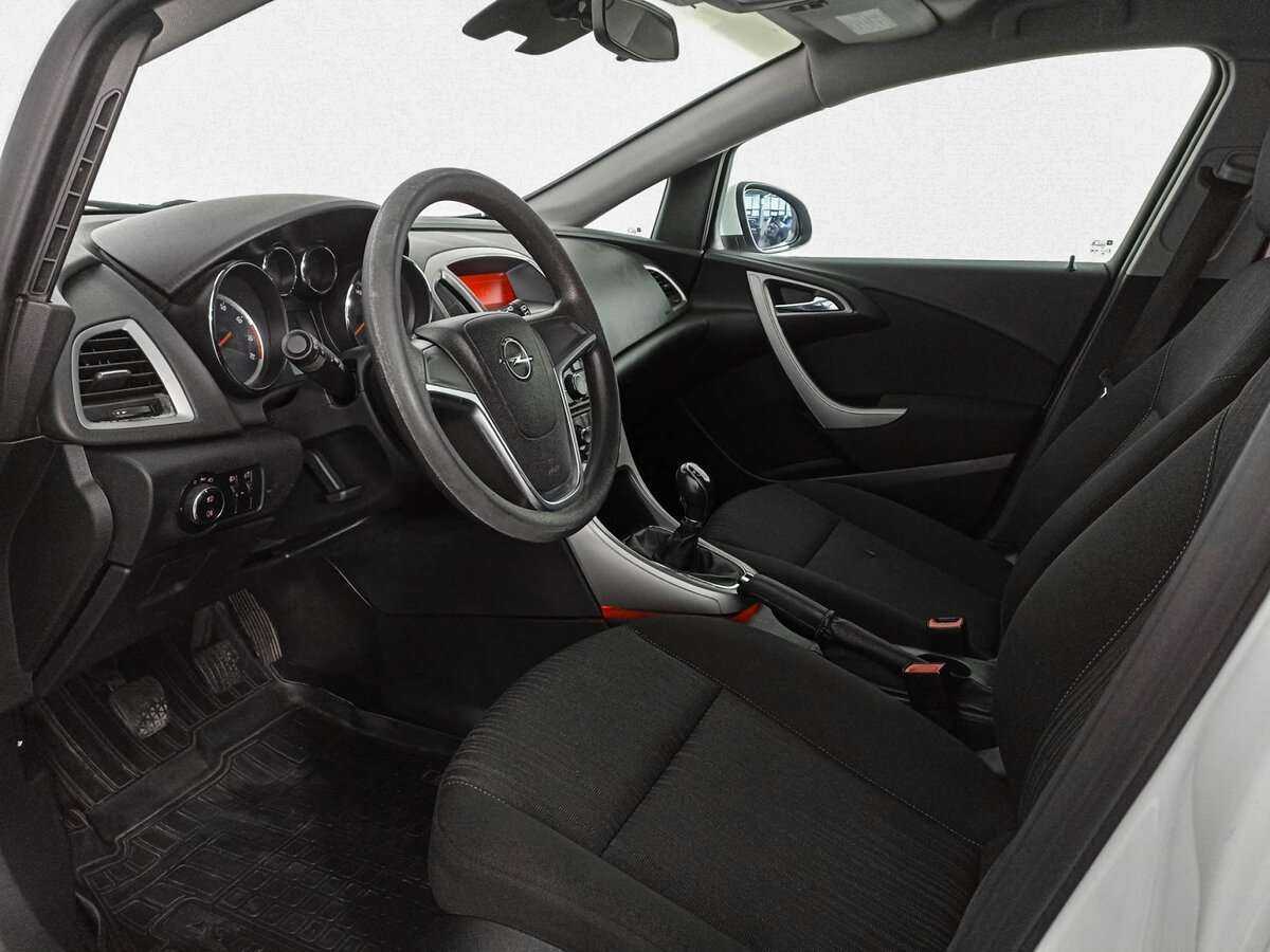 Opel Astra с пробегом — 2011 год. Фото: #15