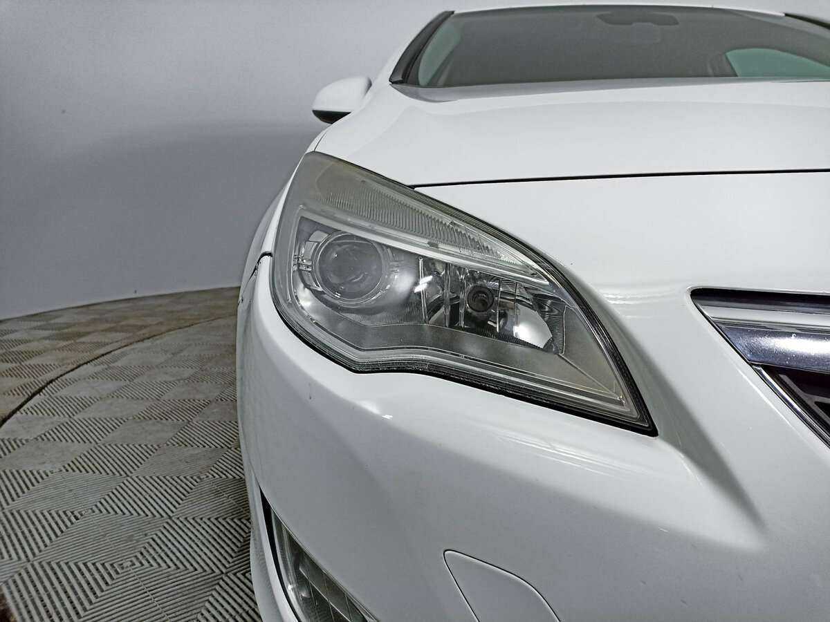 Opel Astra с пробегом — 2011 год. Фото: #16