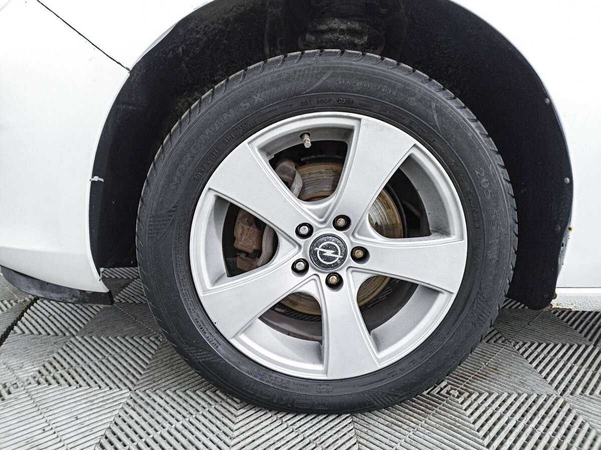 Opel Astra с пробегом — 2011 год. Фото: #17