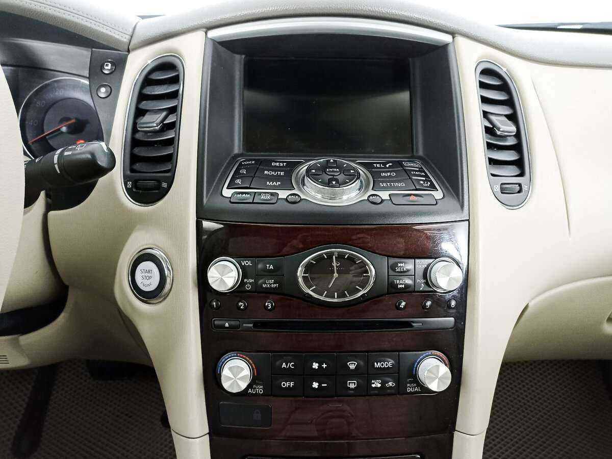 Infiniti EX с пробегом — 2010 год. Фото: #10