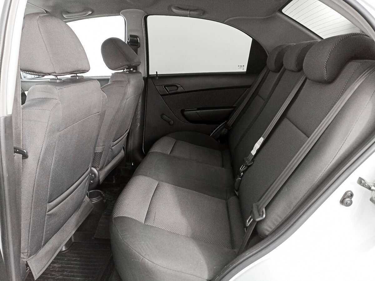 Chevrolet Aveo с пробегом — 2011 год. Фото: #6