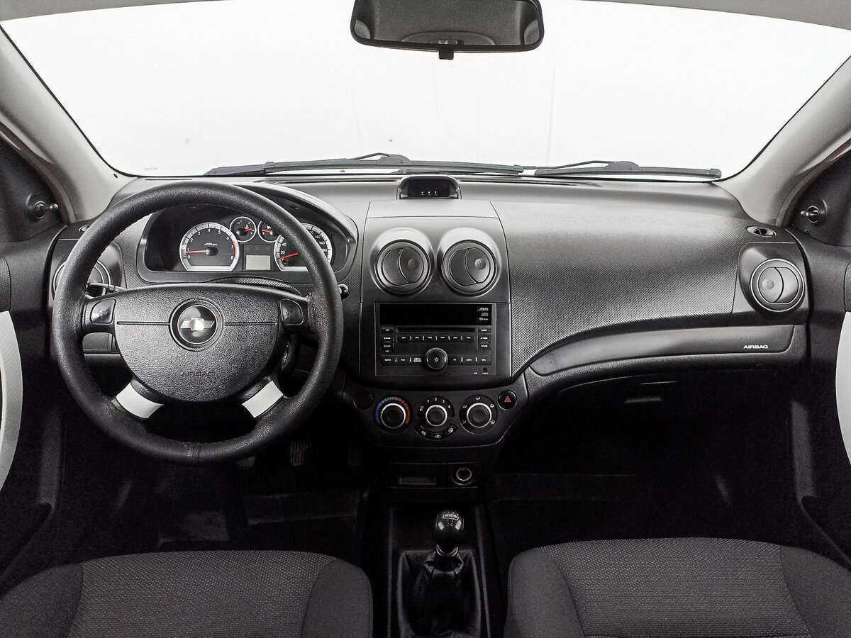 Chevrolet Aveo с пробегом — 2011 год. Фото: #8