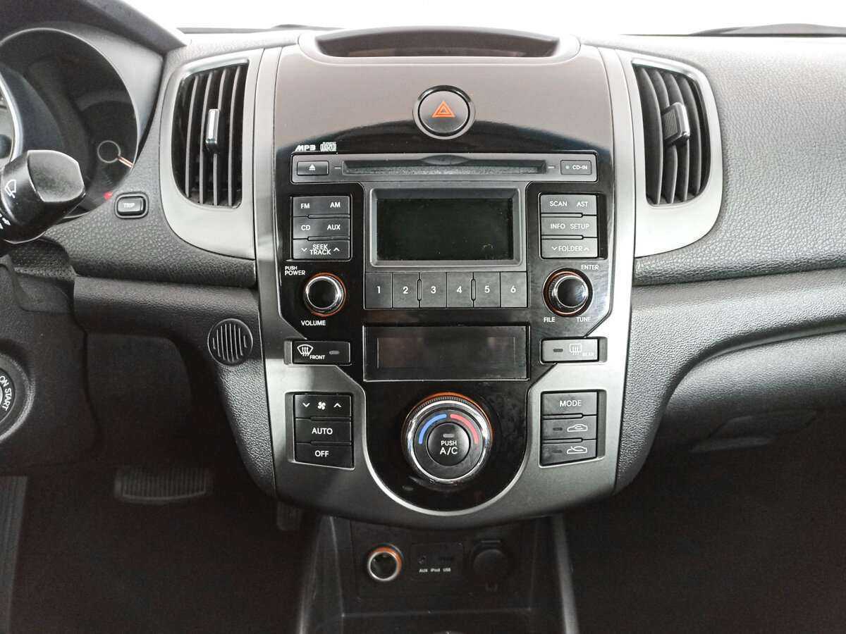 Kia Cerato с пробегом — 2012 год. Фото: #12