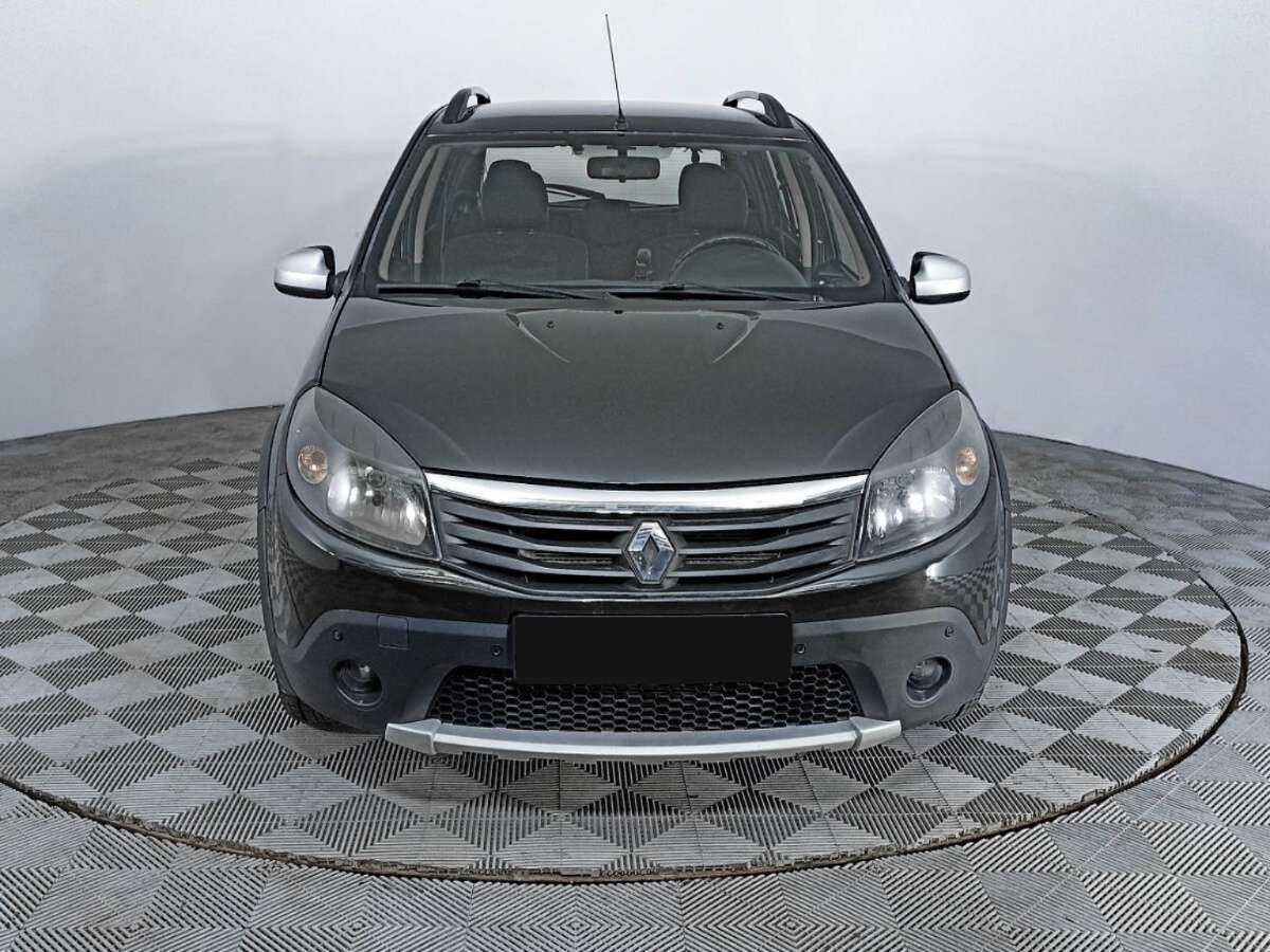 Renault Sandero с пробегом — 2011 год. Фото: #1