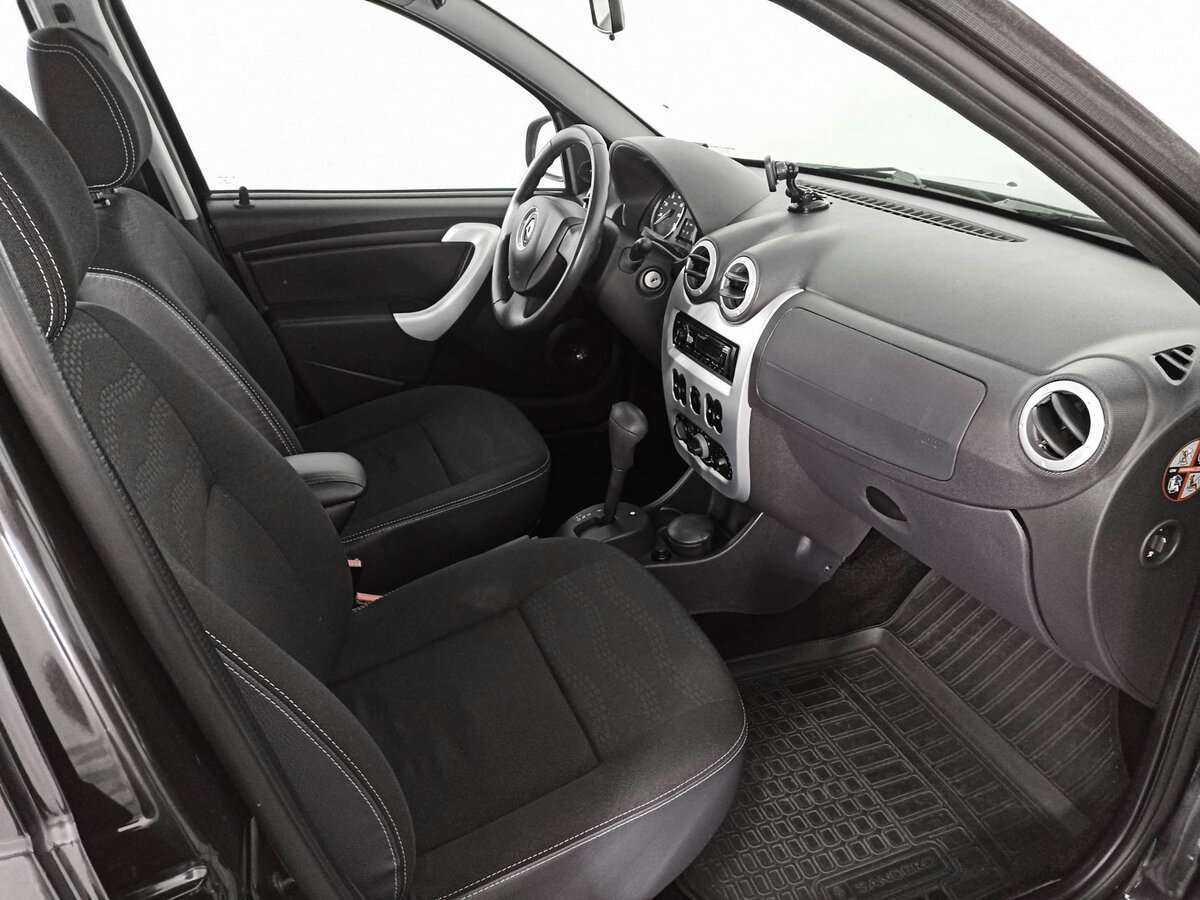 Renault Sandero с пробегом — 2011 год. Фото: #8