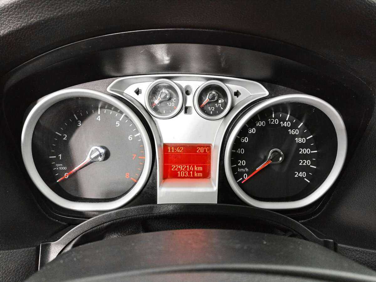 Ford Focus с пробегом — 2011 год. Фото: #10