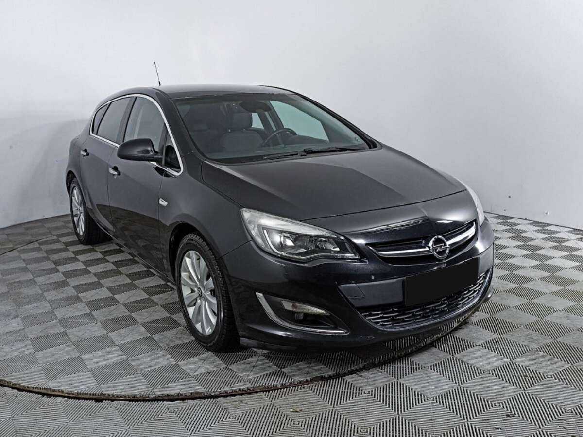 Opel Astra с пробегом — 2012 год. Фото: #2