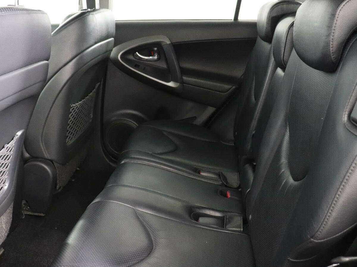 Toyota RAV4 с пробегом — 2011 год. Фото: #8