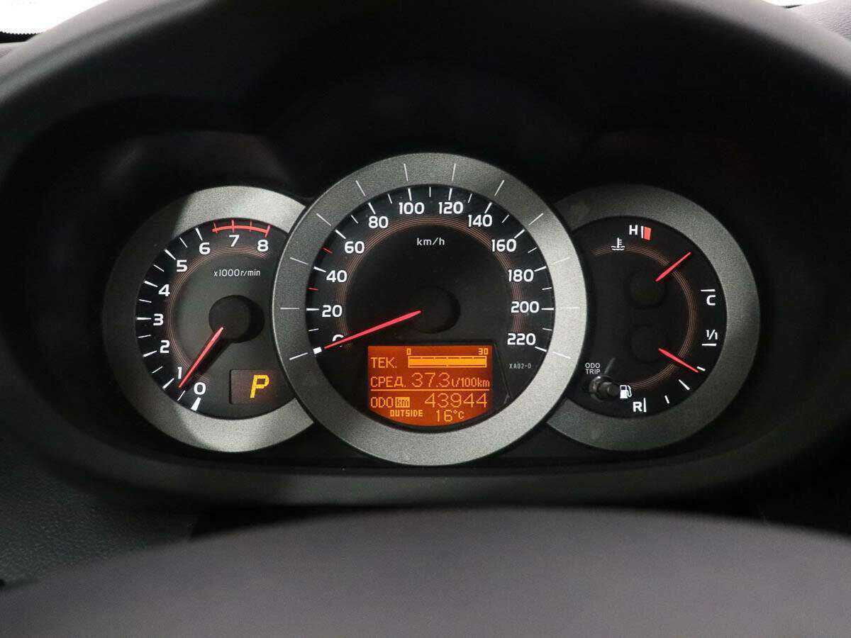 Toyota RAV4 с пробегом — 2011 год. Фото: #9