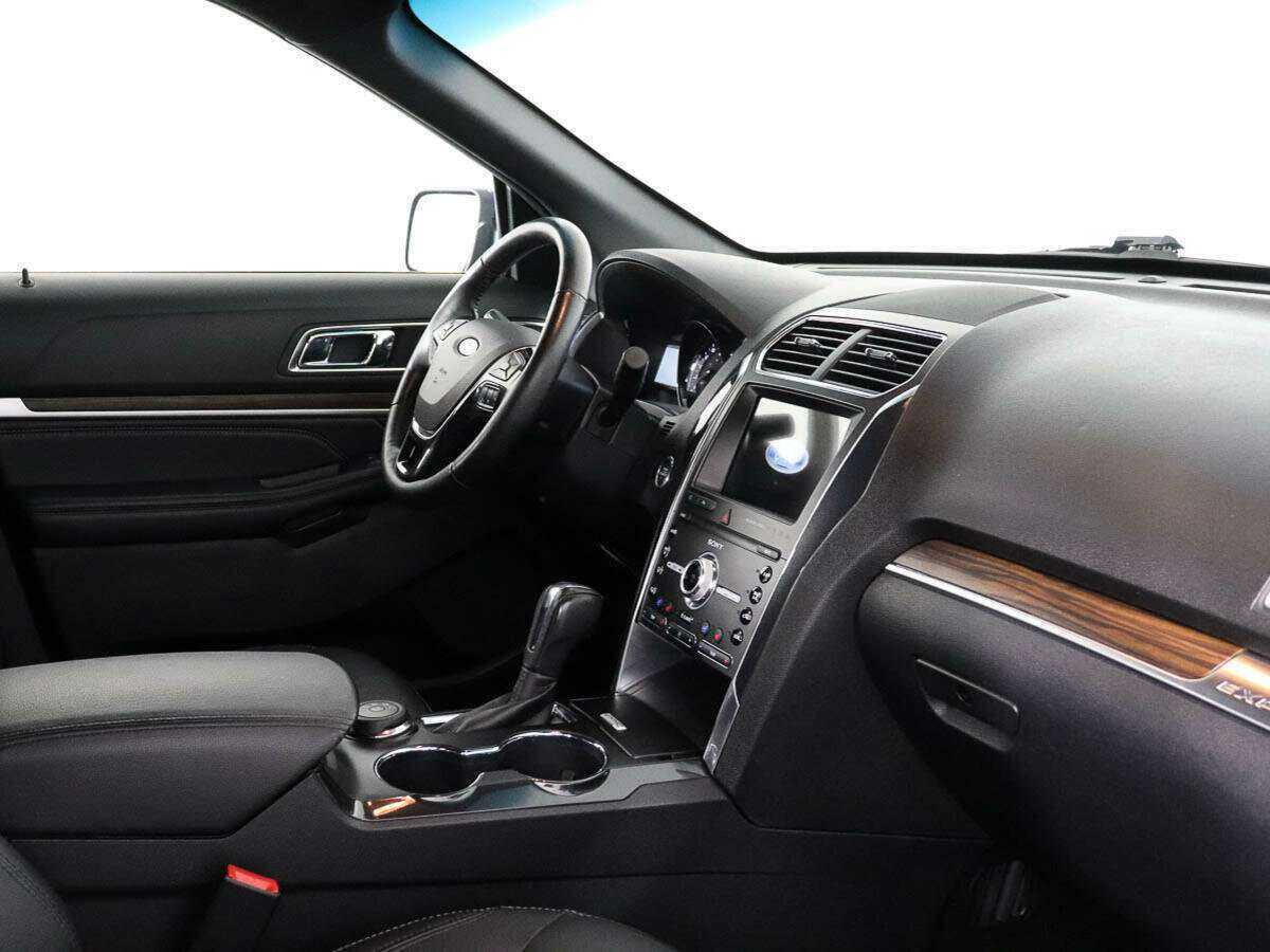 Ford Explorer с пробегом — 2018 год. Фото: #6
