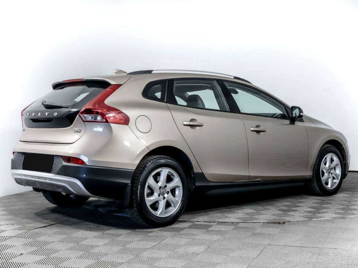 Volvo V40 Cross Country с пробегом — 2015 год. Фото: #3