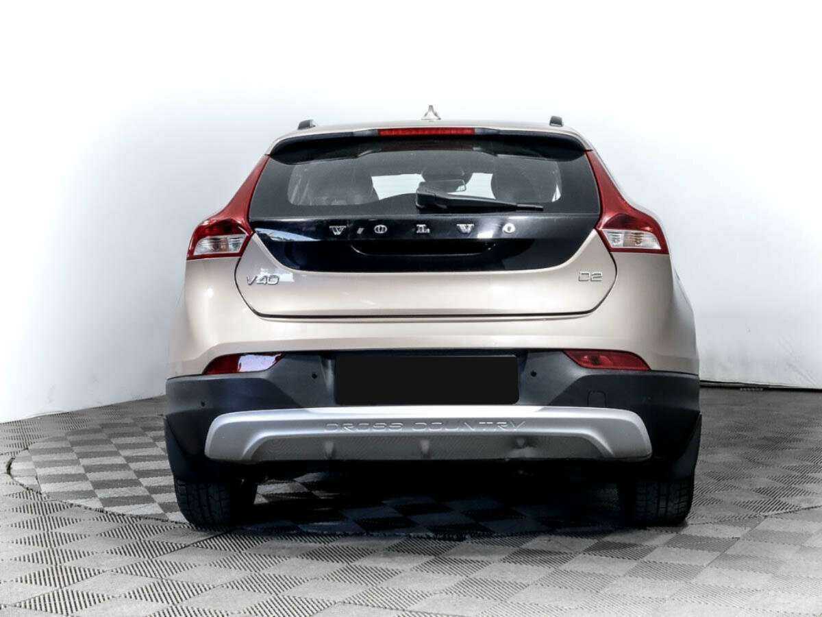 Volvo V40 Cross Country с пробегом — 2015 год. Фото: #4