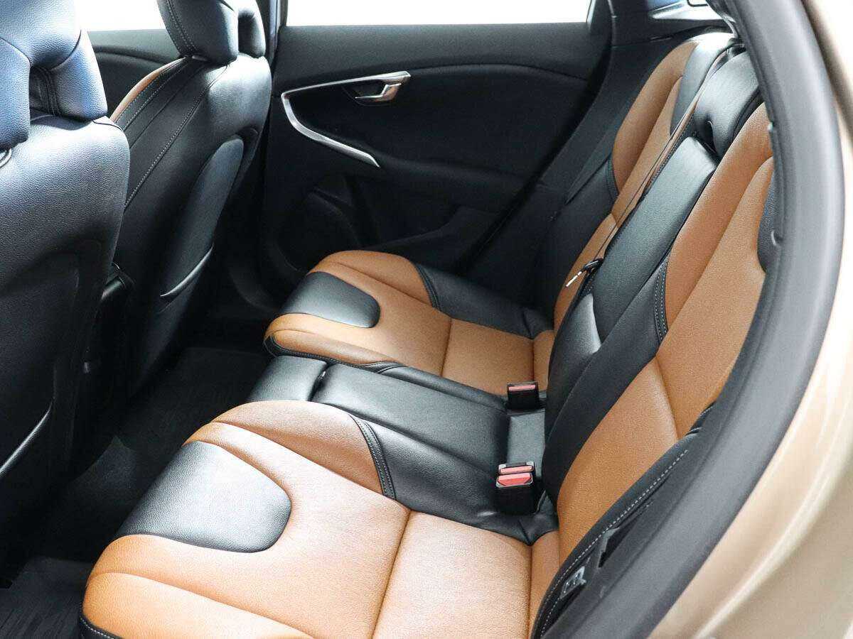 Volvo V40 Cross Country с пробегом — 2015 год. Фото: #8